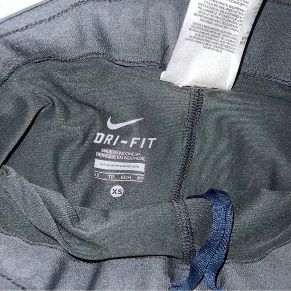 Nike 2 in 1 split shorts - Picture 5 of 5